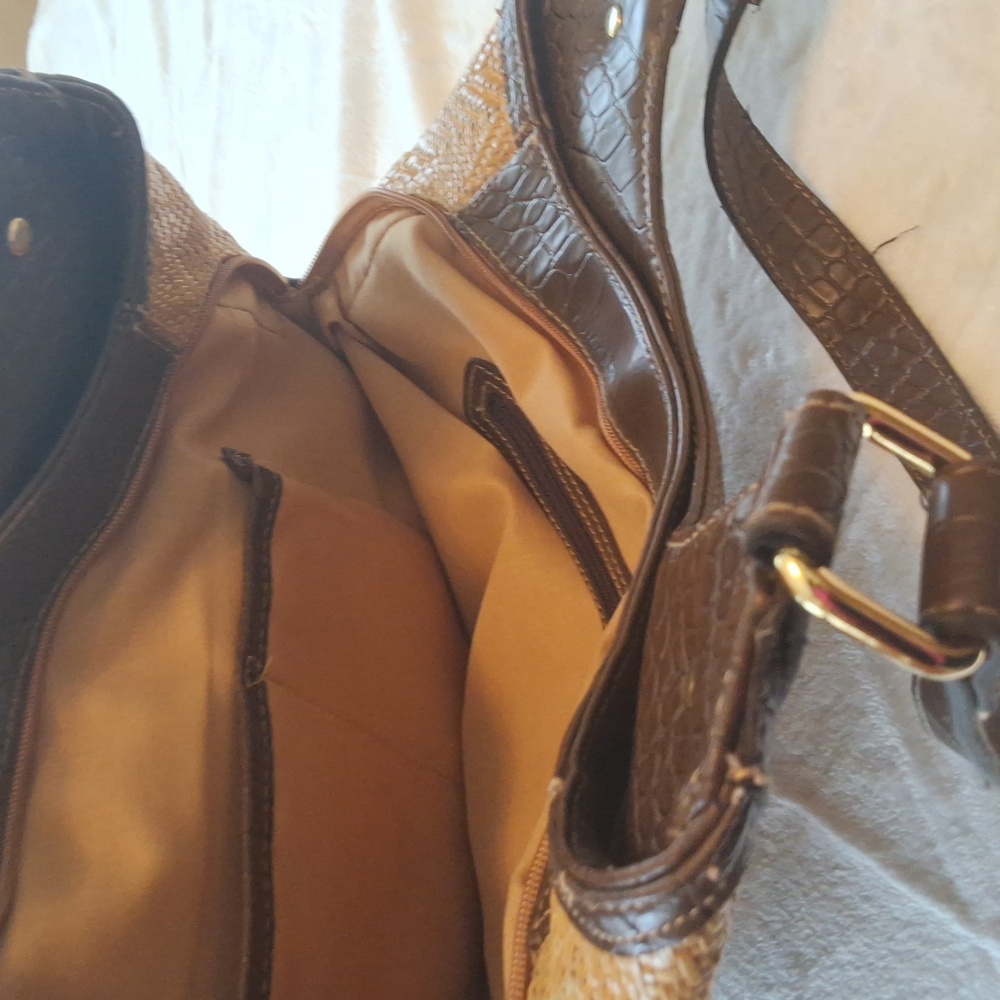 Tan And Brown Short Shoulder Handle Purse - Picture 4 of 7